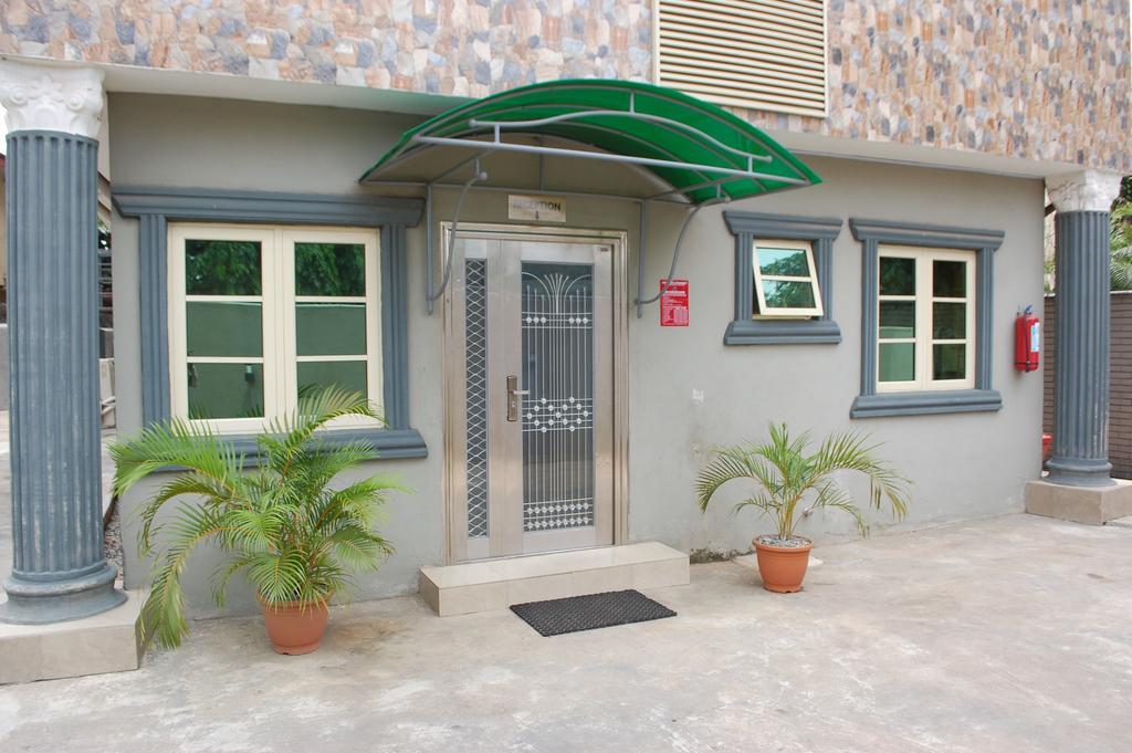 De Lawrence Court & Suites Ikeja Exterior photo