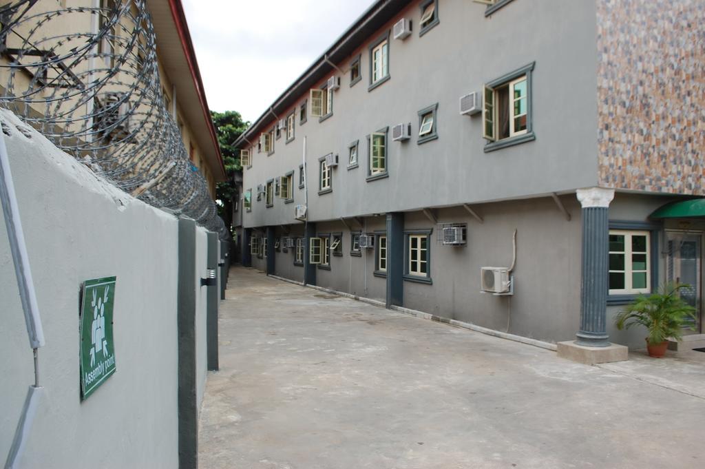 De Lawrence Court & Suites Ikeja Exterior photo