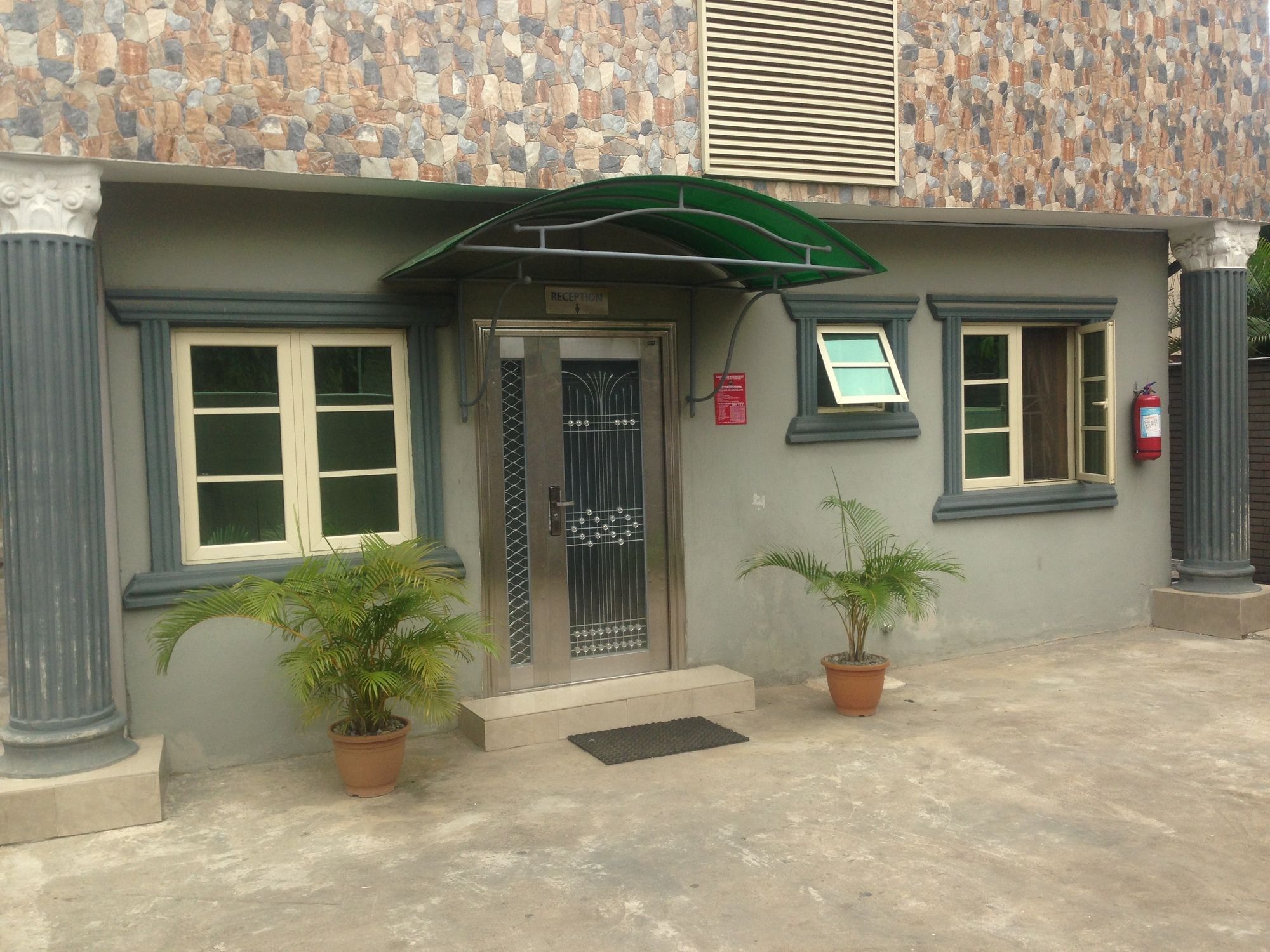 De Lawrence Court & Suites Ikeja Exterior photo